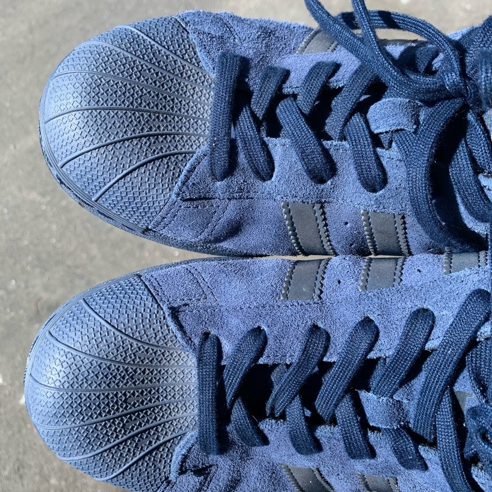 🛑SOLD!!🛑 Adidas Men’s Suede Sneakers